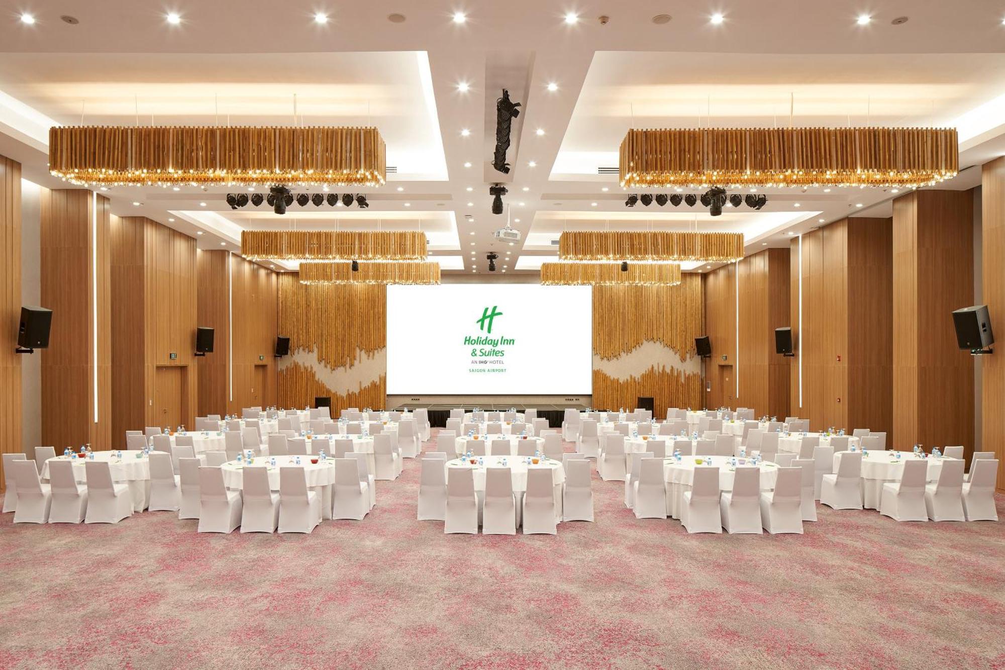 Holiday Inn & Suites Saigon Airport By Ihg Cidade de Ho Chi Minh Exterior foto